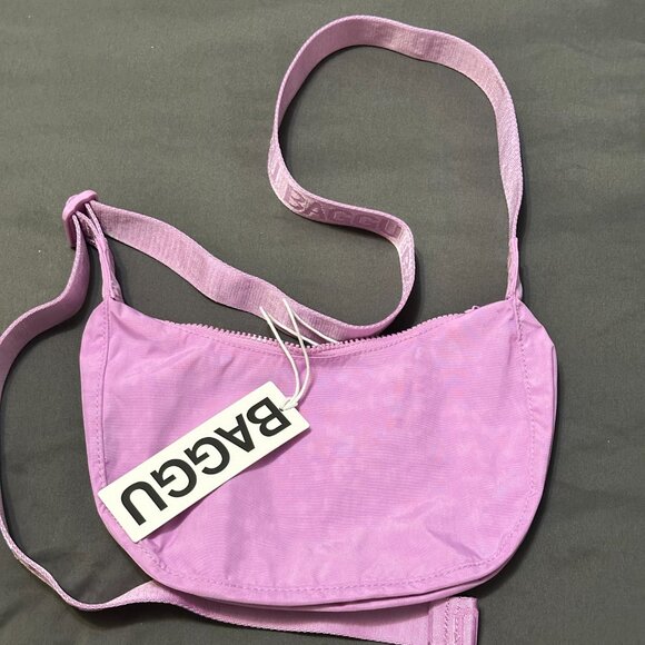 BAGGU Small Nylon Crescent Bag in Peony Pink! - Picture 1 of 10